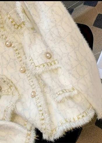 Beyaz Nakışlı Kadın Hırka Yumuşak Kürklü - Görsel 2