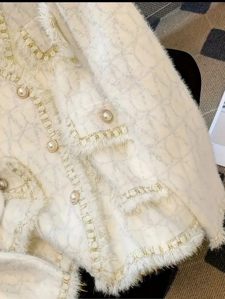 Beyaz Nakışlı Kadın Hırka Yumuşak Kürklü - Görsel 2