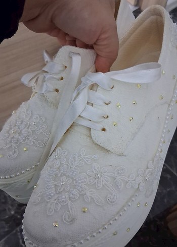 Dantel İşlemeli Beyaz Dolgu Topuklu Kadın Ayakkabı - Görsel 2