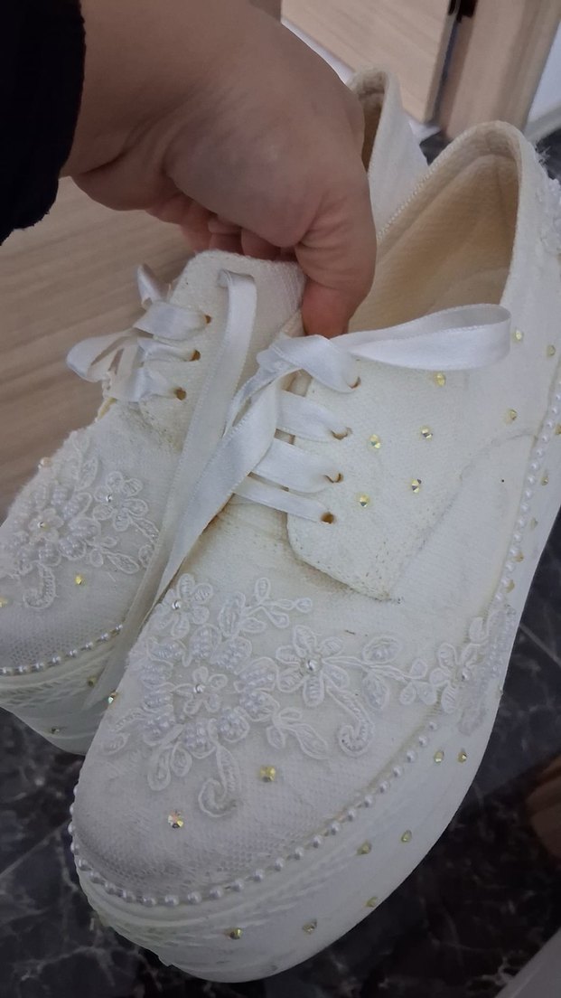 Dantel İşlemeli Beyaz Dolgu Topuklu Kadın Ayakkabı - Görsel 2