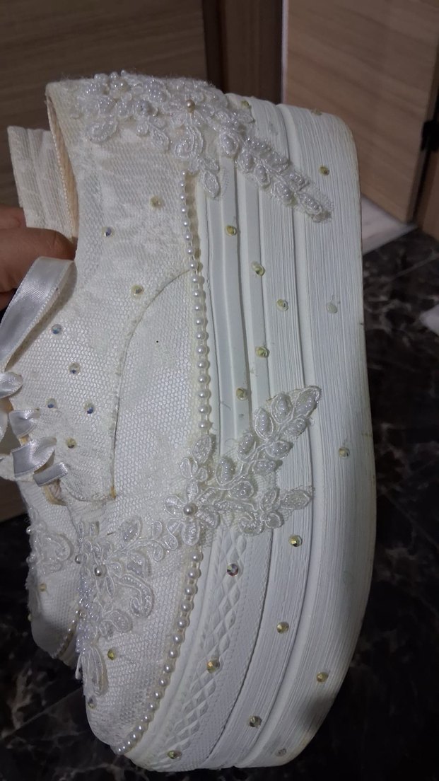 Dantel İşlemeli Beyaz Dolgu Topuklu Kadın Ayakkabı - Görsel 3