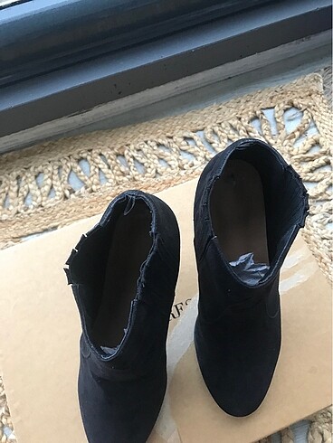 37 Beden siyah Renk H&M Bot