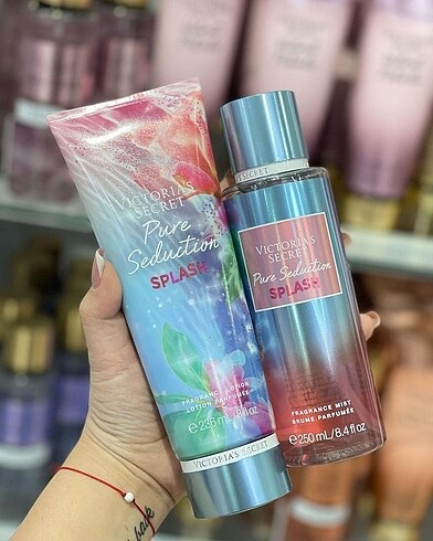 EN YOĞUN ESANSLI VICTORIA SECRET VELVET PETALS SPLASH