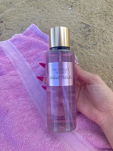 EN YOĞUN ESANSLI VICTORIA SECRET VELVET PETALS