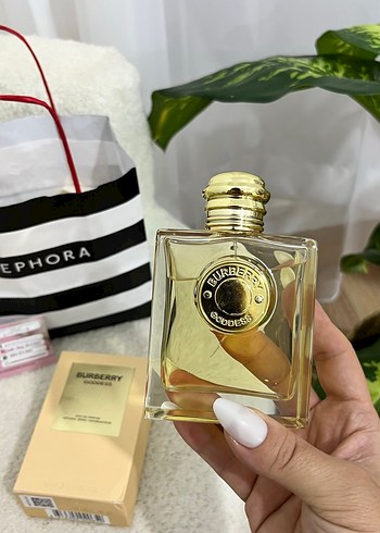 Burberry Burberry Goddes Kadın Parfümü 50 ml