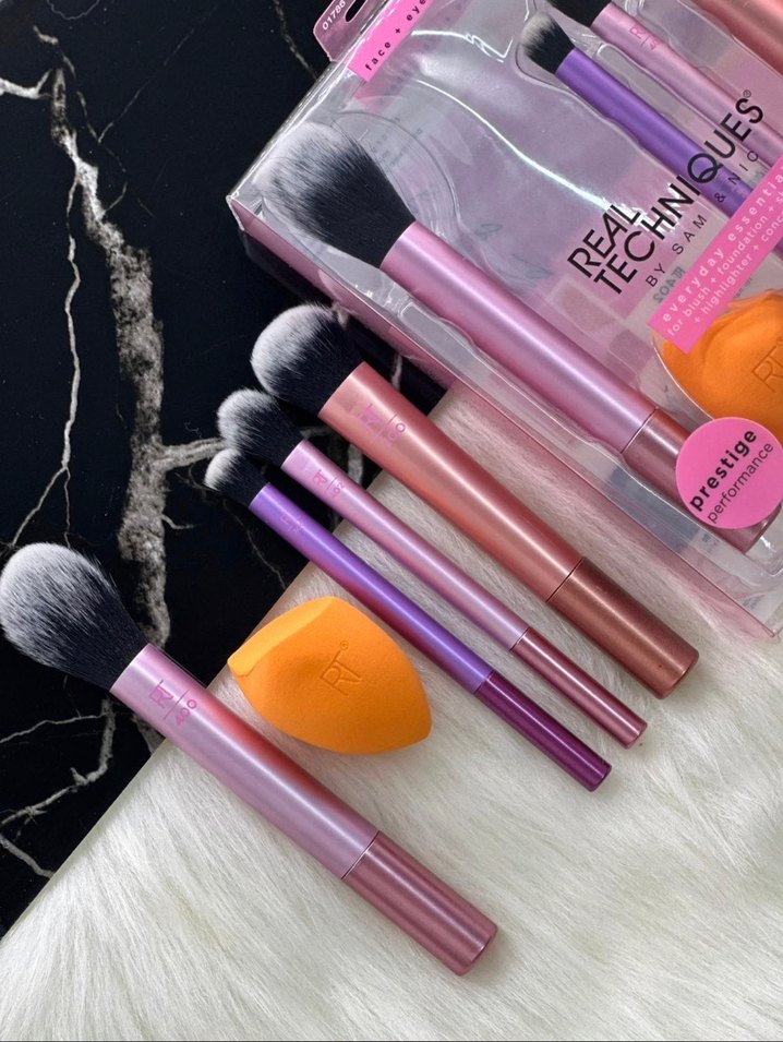 Real Techniques Süngerli Fırça Seti - Görsel 2