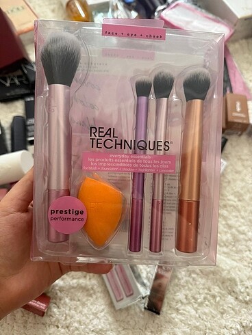 Real Techniques Süngerli Fırça Seti