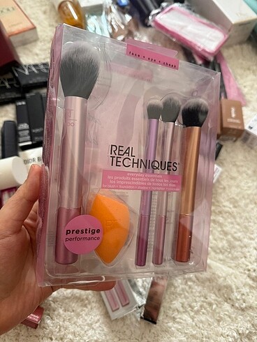 Real Techniques Real Techniques Süngerli Fırça Seti