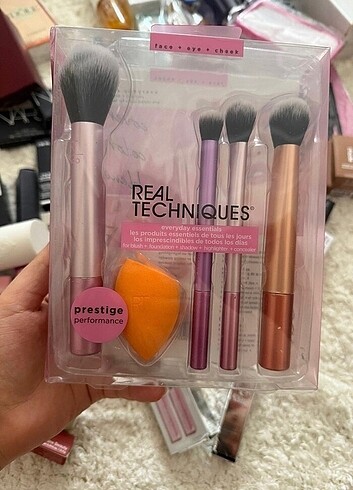 Real Techniques Real Techniques Süngerli Fırça Seti