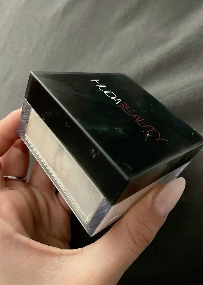 HUDA BEAUTY PUDRA CHERRY BLOSSOM - Görsel 4