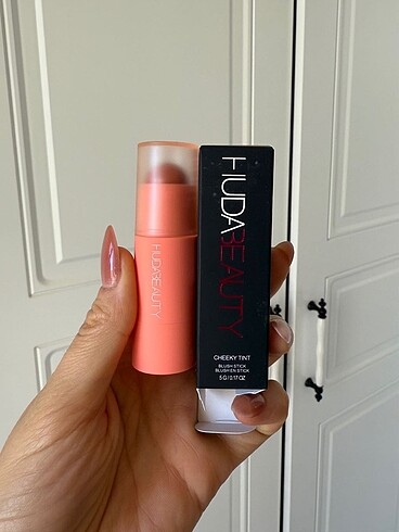 Huda Beauty Huda Beauty Cheeky Tint