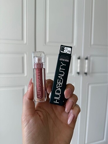 Huda Beauty Bombshel Gloss