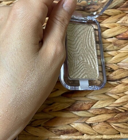  Beden NYX BUTTERMELT AYDINLATICI