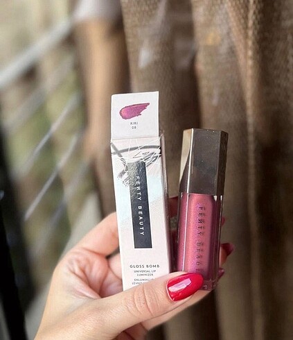 FENTY BEAUTY GLOSS BOMB