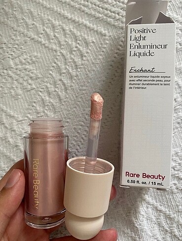 Rare Rare Beauty Sıvı Aydınlatıcı Enchant
