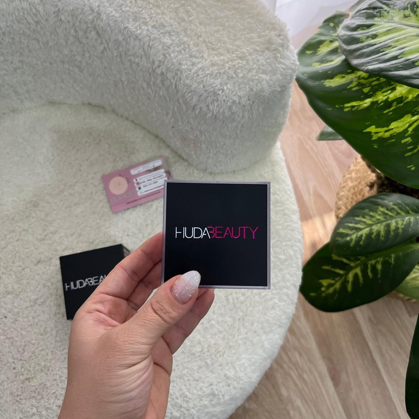 Huda Beauty Pound Cake Pudra - Görsel 2