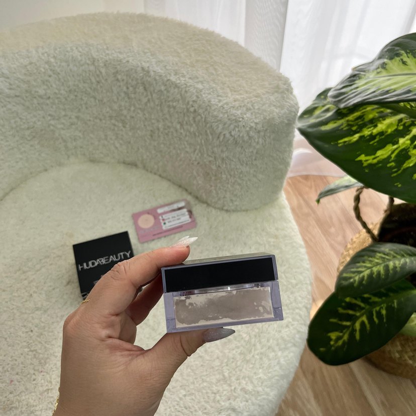 Huda Beauty Pound Cake Pudra - Görsel 3