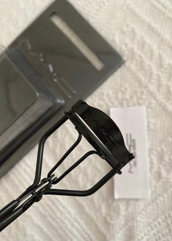 MAC Siyah Kirpik Kıvırıcı - Görsel 2