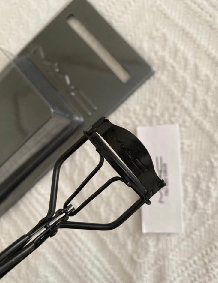 MAC Siyah Kirpik Kıvırıcı - Görsel 2