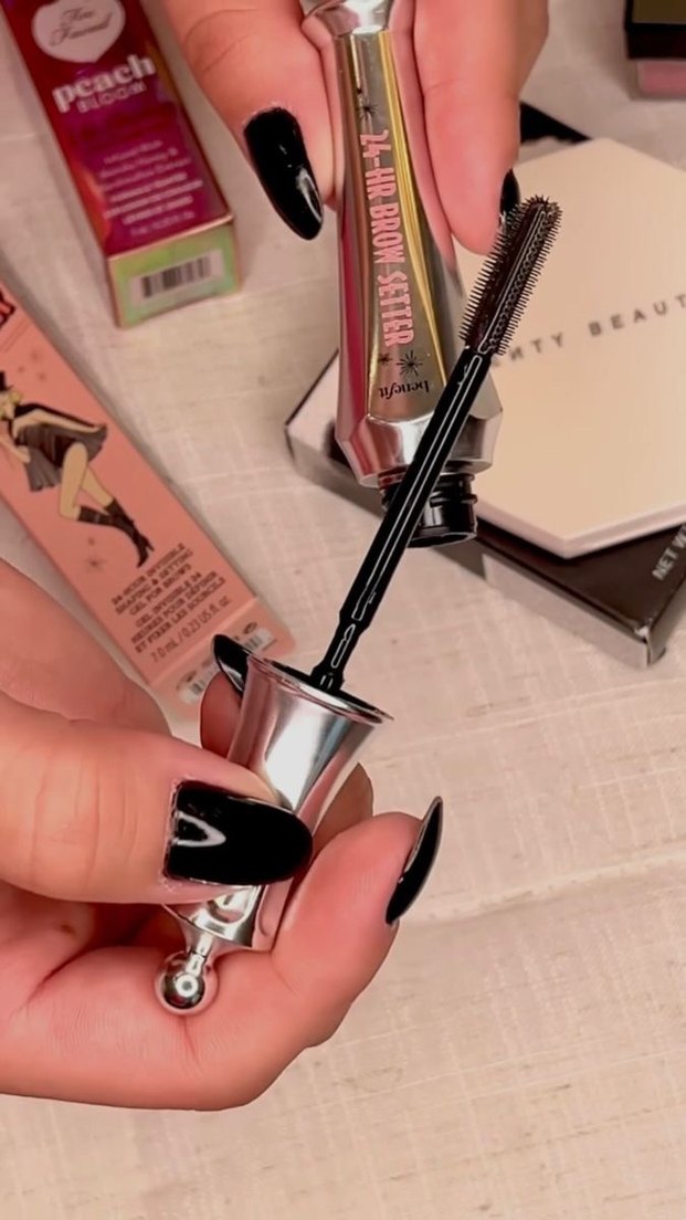 Benefit Şeffaf Kaş sabitleyici - Görsel 2