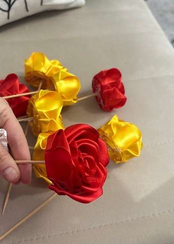 Sarı ve Kırmızı Saten Gül Parti Dekoru Adet fiyatı - Görsel 2