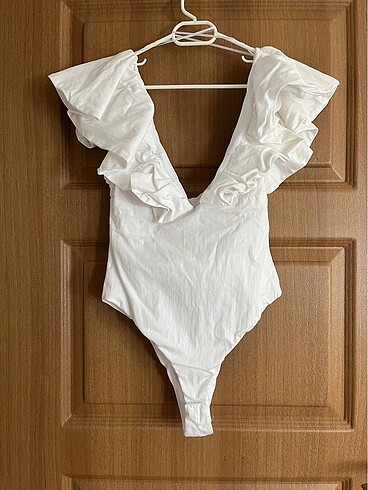 zara fırfır bodysuit