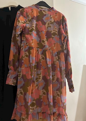 Uzun, Bol Kesim, V Yaka Çiçekli Elbise - Görsel 3