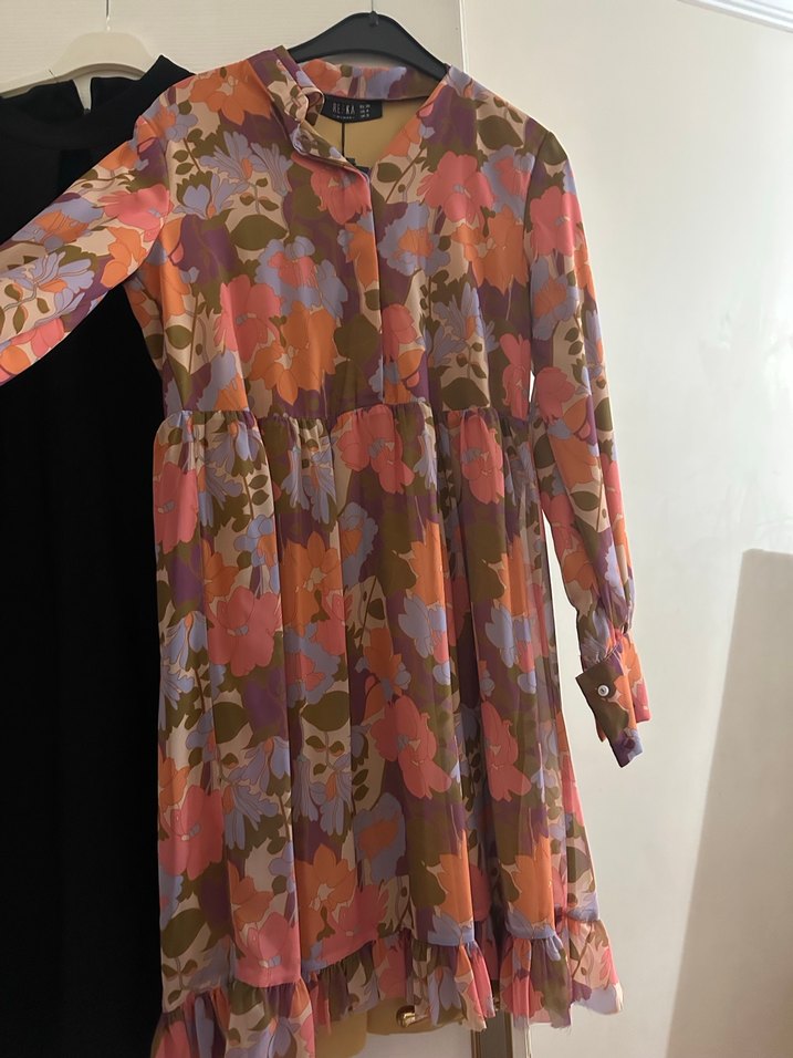 Uzun, Bol Kesim, V Yaka Çiçekli Elbise - Görsel 2