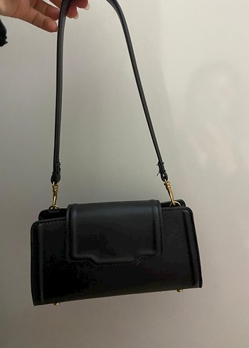 Zara Kadın Siyah Deri Kemerli El Çantası
