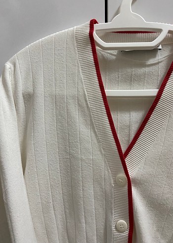 Düğmeli Beyaz Pamuklu V Yaka Hırka - Görsel 3