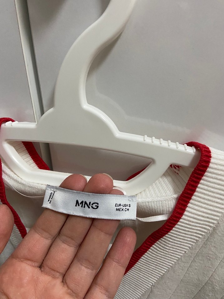 Düğmeli Beyaz Pamuklu V Yaka Hırka - Görsel 4