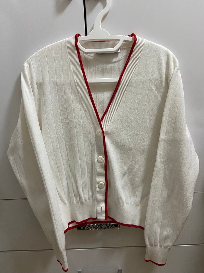 Düğmeli Beyaz Pamuklu V Yaka Hırka - Görsel 2