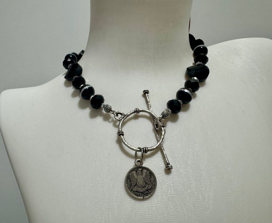 Siyah Boncuklu Desenli Mini Gotik Kolye - Görsel 2