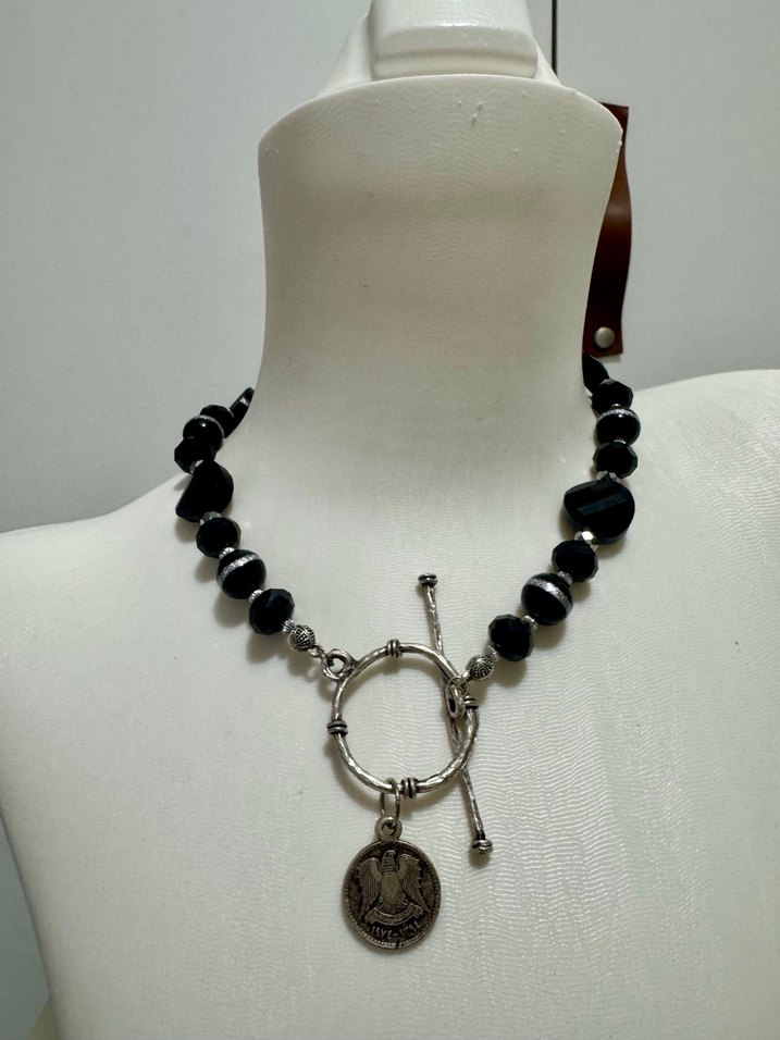 Siyah Boncuklu Desenli Mini Gotik Kolye - Görsel 3
