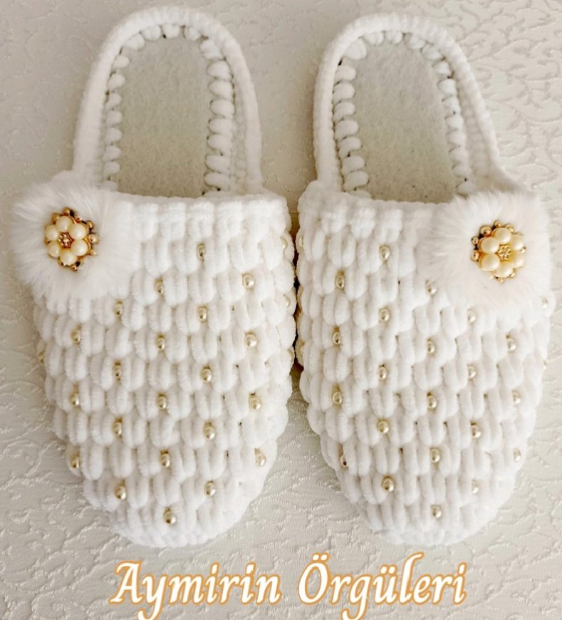 Beyaz Örgü Kadın Terlik İnci Detaylı - Görsel 2