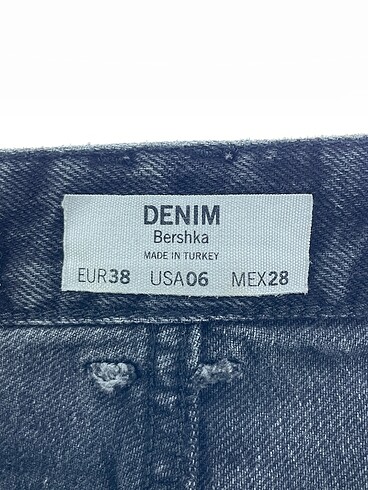 38 Beden siyah Renk Bershka Jean / Kot %70 İndirimli.