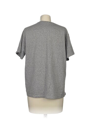 s Beden Diğer T-shirt %70 İndirimli.