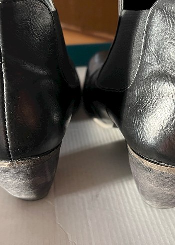 Siyah Deri Topuklu Kadın Botlar - Görsel 4