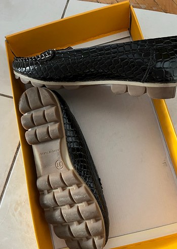 Siyah Parlak Yılan Desenli Tokalı Kadın Babet - Görsel 4