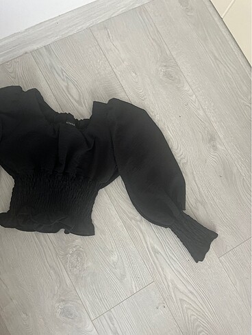 s Beden siyah Renk Kolları fırfırlı şık bluz