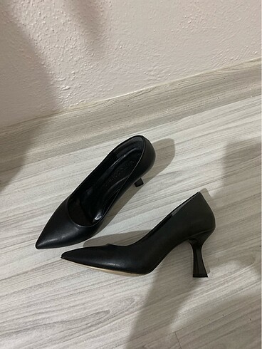 37 Beden Siyah Stiletto