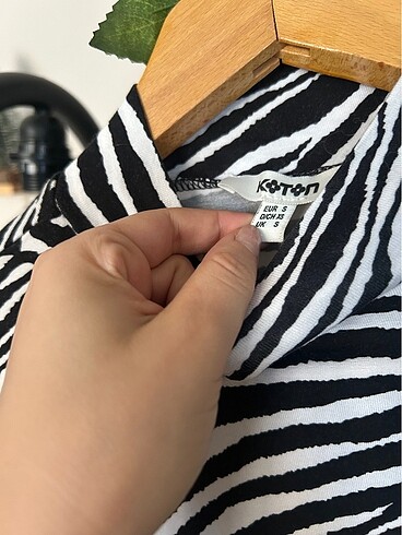Koton Zebra desenli ince kazak