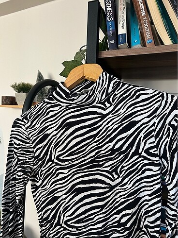 s Beden Zebra desenli ince kazak
