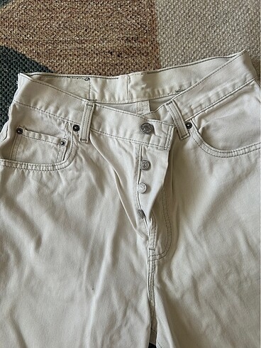 Levis Kapri krem şort