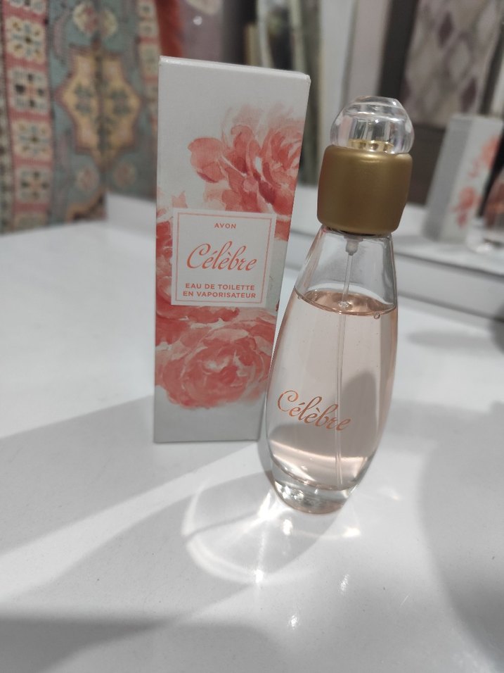 Avon Célebre Kadın Parfümü 50ml - Görsel 3