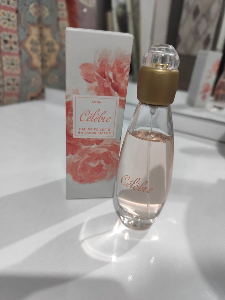 Avon Célebre Kadın Parfümü 50ml - Görsel 2