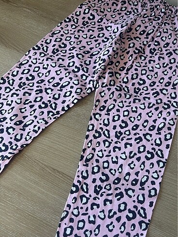 6 Yaş Beden pembe Renk Pembeli Leoparlı Pijama Takımı 6-7Yaş