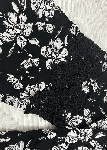 Kolları Dantel Detaylı. Hiç Giyilmedi - Görsel 2