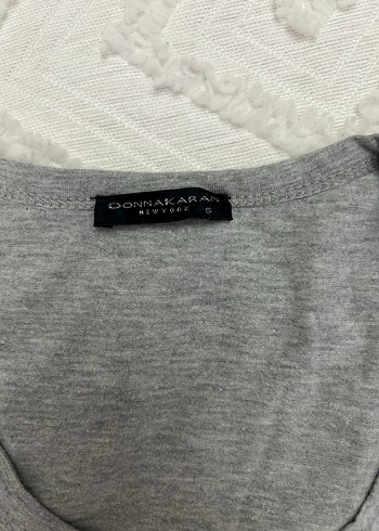 Gri ve Beyaz Kadın Kısa Kollu Tişört - Görsel 2