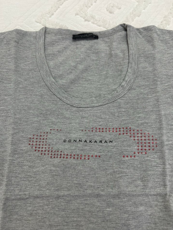 Gri ve Beyaz Kadın Kısa Kollu Tişört - Görsel 3